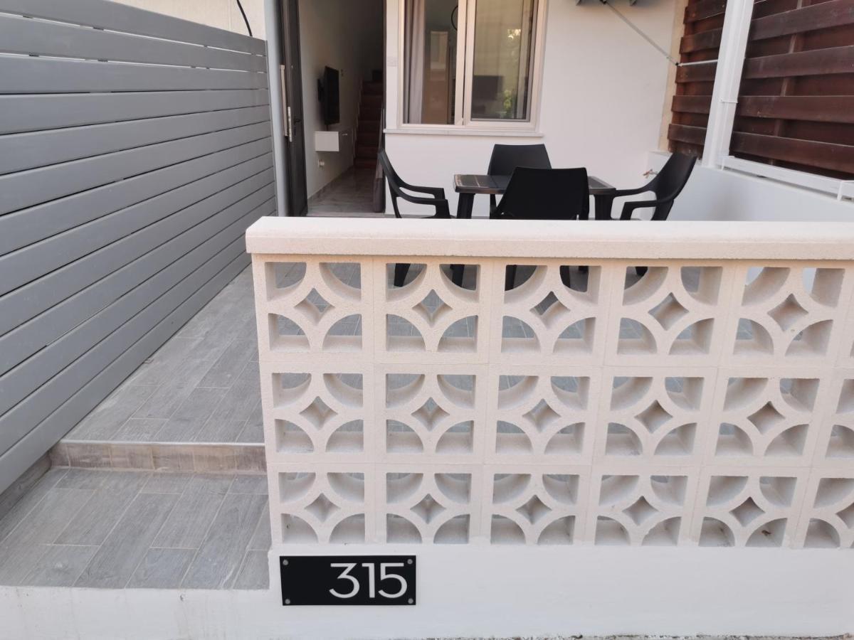 Vakantiehuis Eros Maisonette In Area Just 700 Meters Or One-minute Drive From Polis Municipal *