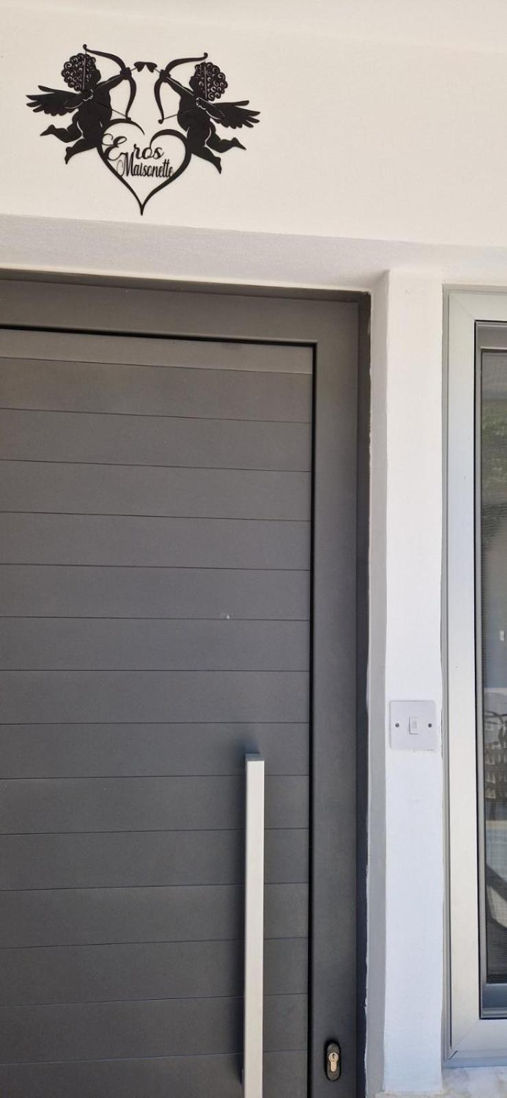 Eros Maisonette In Area Just 700 Meters Or One-minute Drive From Polis Municipal Vakantiehuis